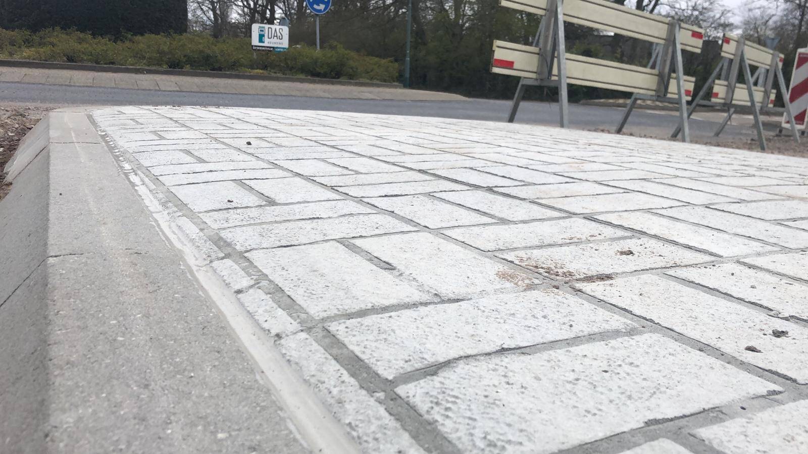 Gestempelde beton aangebracht in Eersel. De voegen zijn afgewerkt met grijze voegvulling